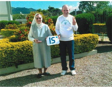 Irmao Sergio de branco e irma Ana Marta(madrinha de oração) nos 10 anos da IS