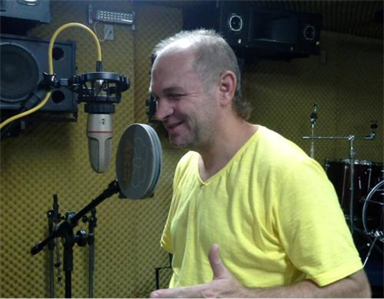 Irmão Sergio no Estúdio Pan gravando material para o Site